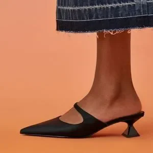 ★CHARLES&KEITH Asymmetric Sculptural Heel Pumps/送料込 Charles & Keith | Shoes | Asymmetric Sculptural Heel Pumps